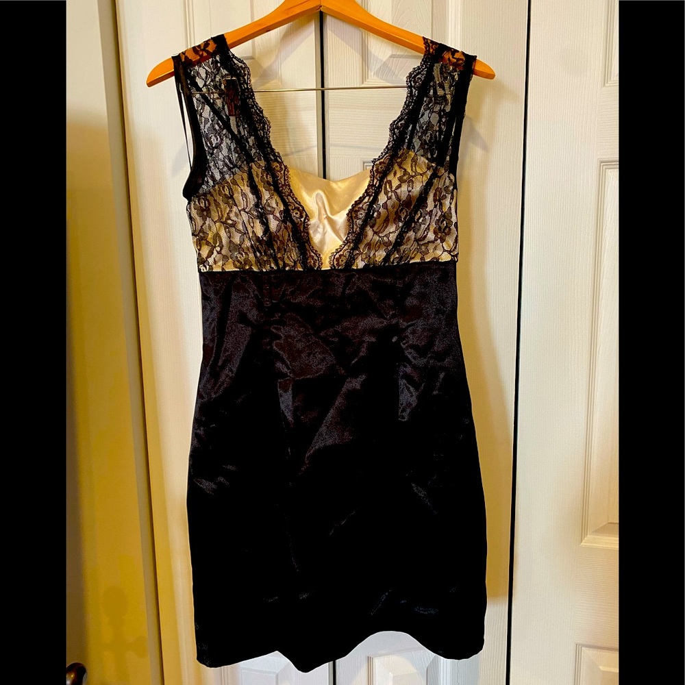 💎 BCX black & white dress with black lace detail
